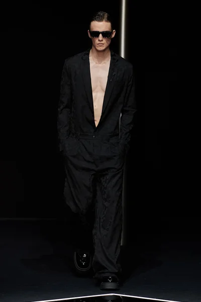 Look 15